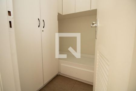Apartamento à venda com 200m², 4 quartos e 2 vagas Apartamento à venda com 200m², 4 quartos e 2 vagasQuarto de serviço