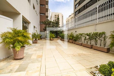 Apartamento à venda com 200m², 4 quartos e 2 vagas Apartamento à venda com 200m², 4 quartos e 2 vagasÁrea comum - Pátio