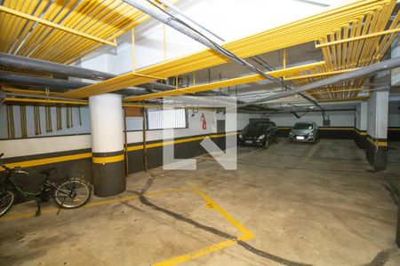 Apartamento à venda com 200m², 4 quartos e 2 vagas Apartamento à venda com 200m², 4 quartos e 2 vagasÁrea comum - Garagem