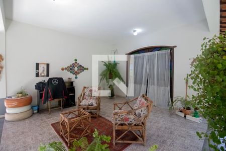 Casa para alugar com 200m², 4 quartos e 2 vagas Casa para alugar com 200m², 4 quartos e 2 vagasÁrea externa