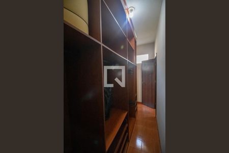 Casa para alugar com 200m², 4 quartos e 2 vagas Casa para alugar com 200m², 4 quartos e 2 vagasCloset da suíte 1