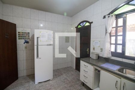 Casa para alugar com 200m², 4 quartos e 2 vagas Casa para alugar com 200m², 4 quartos e 2 vagasCozinha