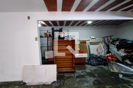 Casa à venda com 220m², 6 quartos e 2 vagas Casa à venda com 220m², 6 quartos e 2 vagasgaragem