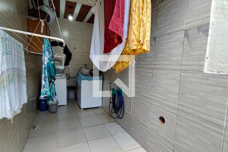 Casa à venda com 220m², 6 quartos e 2 vagas Casa à venda com 220m², 6 quartos e 2 vagasarea de serviço