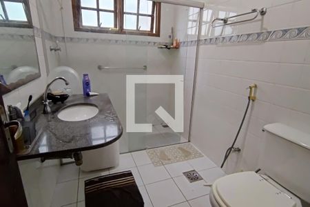 Casa à venda com 220m², 6 quartos e 2 vagas Casa à venda com 220m², 6 quartos e 2 vagasbanheiro social 2