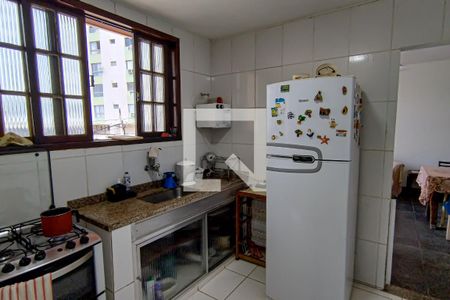 Casa à venda com 220m², 6 quartos e 2 vagas Casa à venda com 220m², 6 quartos e 2 vagascozinha