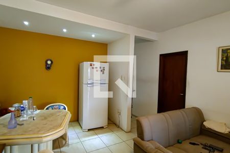 Casa à venda com 220m², 6 quartos e 2 vagas Casa à venda com 220m², 6 quartos e 2 vagassala 2