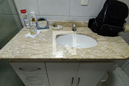 Casa à venda com 220m², 6 quartos e 2 vagas Casa à venda com 220m², 6 quartos e 2 vagasbanheiro social