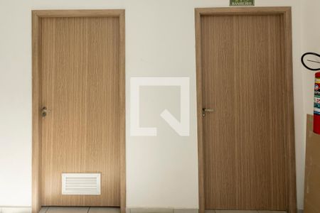 Apartamento à venda com 49m², 2 quartos e 1 vaga Apartamento à venda com 49m², 2 quartos e 1 vagaÁrea Comum - Banheiros do Salão de Festas