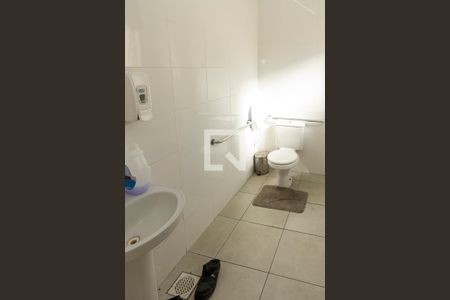 Apartamento à venda com 49m², 2 quartos e 1 vaga Apartamento à venda com 49m², 2 quartos e 1 vagaÁrea Comum - Banheiros do Salão de Festas