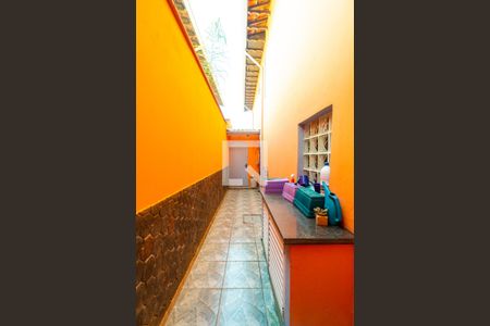 Casa à venda com 190m², 2 quartos e 2 vagas Casa à venda com 190m², 2 quartos e 2 vagasCorredor Lateral