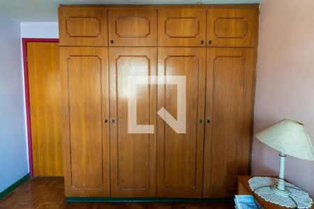 Casa à venda com 190m², 2 quartos e 2 vagas Casa à venda com 190m², 2 quartos e 2 vagasQuarto - Armários