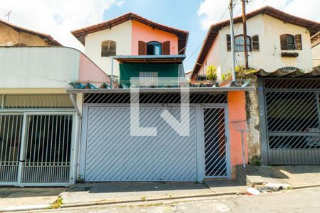 Casa à venda com 190m², 2 quartos e 2 vagas Casa à venda com 190m², 2 quartos e 2 vagasFachada