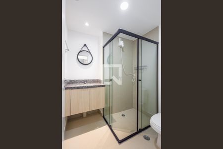 Banheiro de kitnet/studio para alugar com 1 quarto, 25m² em Pinheiros, São Paulo