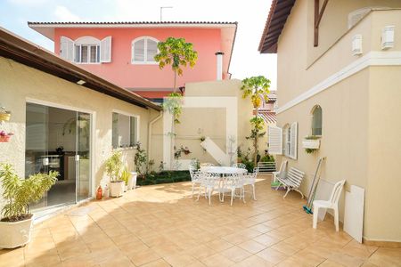 Casa à venda com 400m², 5 quartos e 6 vagasQuintal