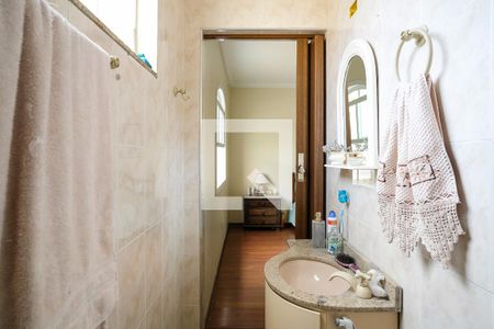 Casa à venda com 400m², 5 quartos e 6 vagasBanheiro Suíte 2