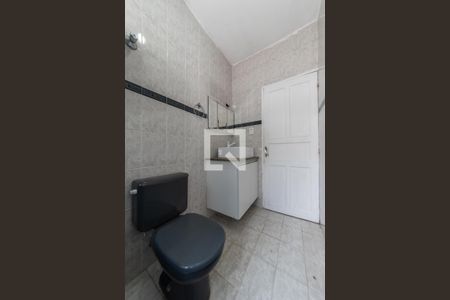 Casa à venda com 168m², 3 quartos e 2 vagas Casa à venda com 168m², 3 quartos e 2 vagasBanheiro Social