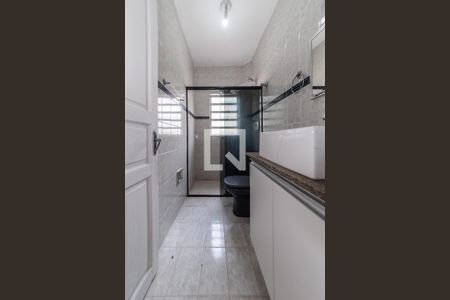 Casa à venda com 168m², 3 quartos e 2 vagas Casa à venda com 168m², 3 quartos e 2 vagasBanheiro Social