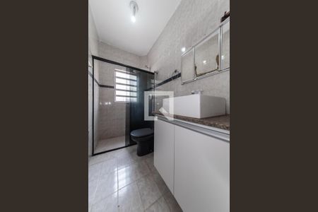 Casa à venda com 168m², 3 quartos e 2 vagas Casa à venda com 168m², 3 quartos e 2 vagasBanheiro Social