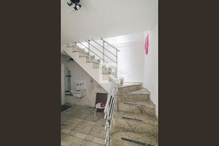 Casa à venda com 174m², 4 quartos e 6 vagasEscada