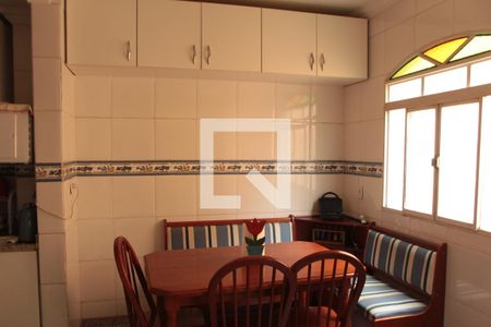 Casa à venda com 257m², 5 quartos e 5 vagascozinha