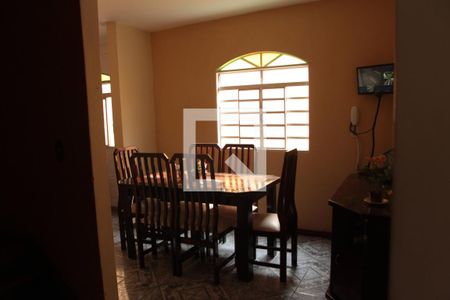 Casa à venda com 257m², 5 quartos e 5 vagassala