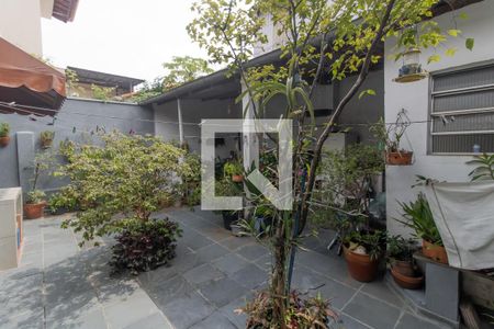 Casa à venda com 117m², 3 quartos e 2 vagas Casa à venda com 117m², 3 quartos e 2 vagasQuintal