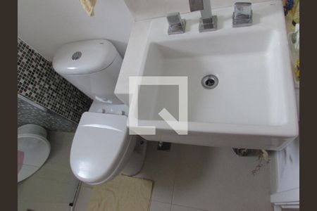 Apartamento à venda com 74m², 2 quartos e 2 vagasBanheiro da Suíte