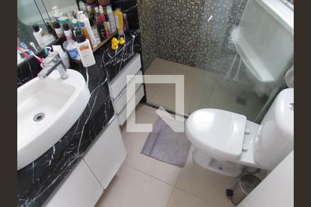 Apartamento à venda com 74m², 2 quartos e 2 vagasBanheiro da Suíte