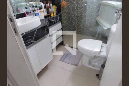 Apartamento à venda com 74m², 2 quartos e 2 vagasBanheiro da Suíte