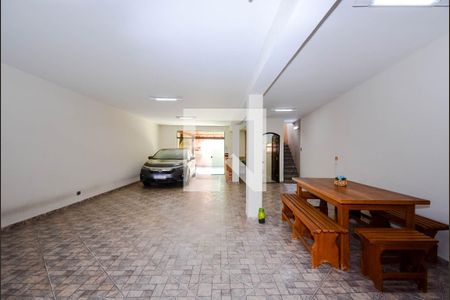 Casa à venda com 198m², 3 quartos e 5 vagas Casa à venda com 198m², 3 quartos e 5 vagasGaragem