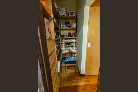 Casa à venda com 259m², 4 quartos e 2 vagasCloset