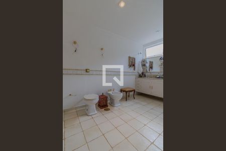 Casa à venda com 330m², 3 quartos e 2 vagasBanheiro da Suíte 1