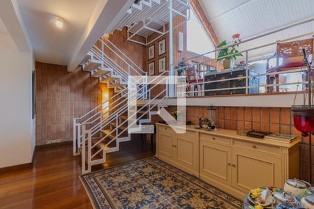 Casa à venda com 330m², 3 quartos e 2 vagasEscada