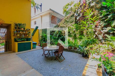 Casa à venda com 330m², 3 quartos e 2 vagasquintal