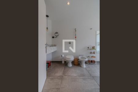 Casa à venda com 330m², 3 quartos e 2 vagasBanheiro da Suíte 2