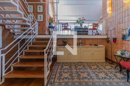 Casa à venda com 330m², 3 quartos e 2 vagasEscada