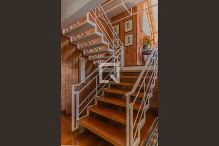 Casa à venda com 330m², 3 quartos e 2 vagasEscada