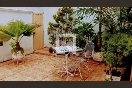 Casa à venda com 130m², 2 quartos e 3 vagas