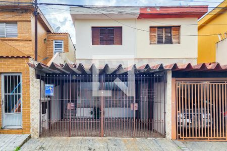 Casa à venda com 203m², 4 quartos e 2 vagas Casa à venda com 203m², 4 quartos e 2 vagasFachada