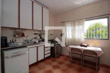 Casa à venda com 200m², 3 quartos e 3 vagas Casa à venda com 200m², 3 quartos e 3 vagasCozinha