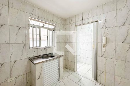 Cozinha de kitnet/studio para alugar com 1 quarto, 21m² em Vila Romero, São Paulo