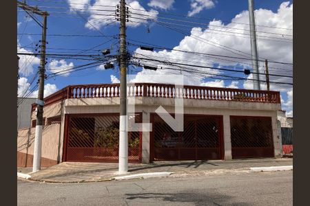 Casa à venda com 170m², 3 quartos e 4 vagasFachada