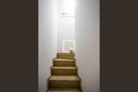 Casa à venda com 133m², 3 quartos e 2 vagasEscada