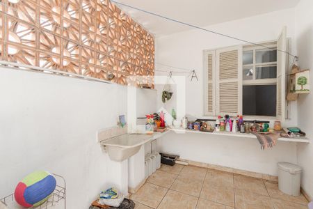 Casa à venda com 220m², 3 quartos e 2 vagas Casa à venda com 220m², 3 quartos e 2 vagasLavanderia