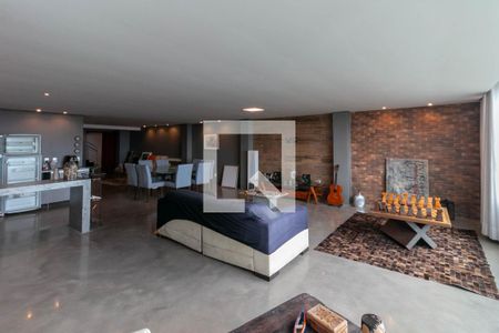 Casa à venda com 739m², 4 quartos e 6 vagas Casa à venda com 739m², 4 quartos e 6 vagasSala