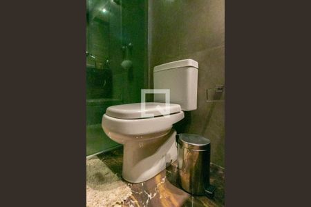 Casa à venda com 739m², 4 quartos e 6 vagas Casa à venda com 739m², 4 quartos e 6 vagasBanheiro 2