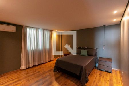 Casa à venda com 739m², 4 quartos e 6 vagas Casa à venda com 739m², 4 quartos e 6 vagasQuarto 2