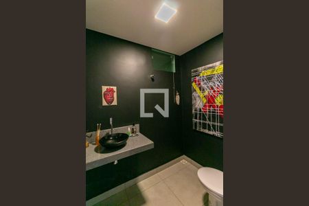 Casa à venda com 739m², 4 quartos e 6 vagas Casa à venda com 739m², 4 quartos e 6 vagasLavabo 2