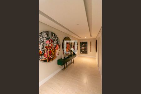 Casa à venda com 739m², 4 quartos e 6 vagas Casa à venda com 739m², 4 quartos e 6 vagasCorredor